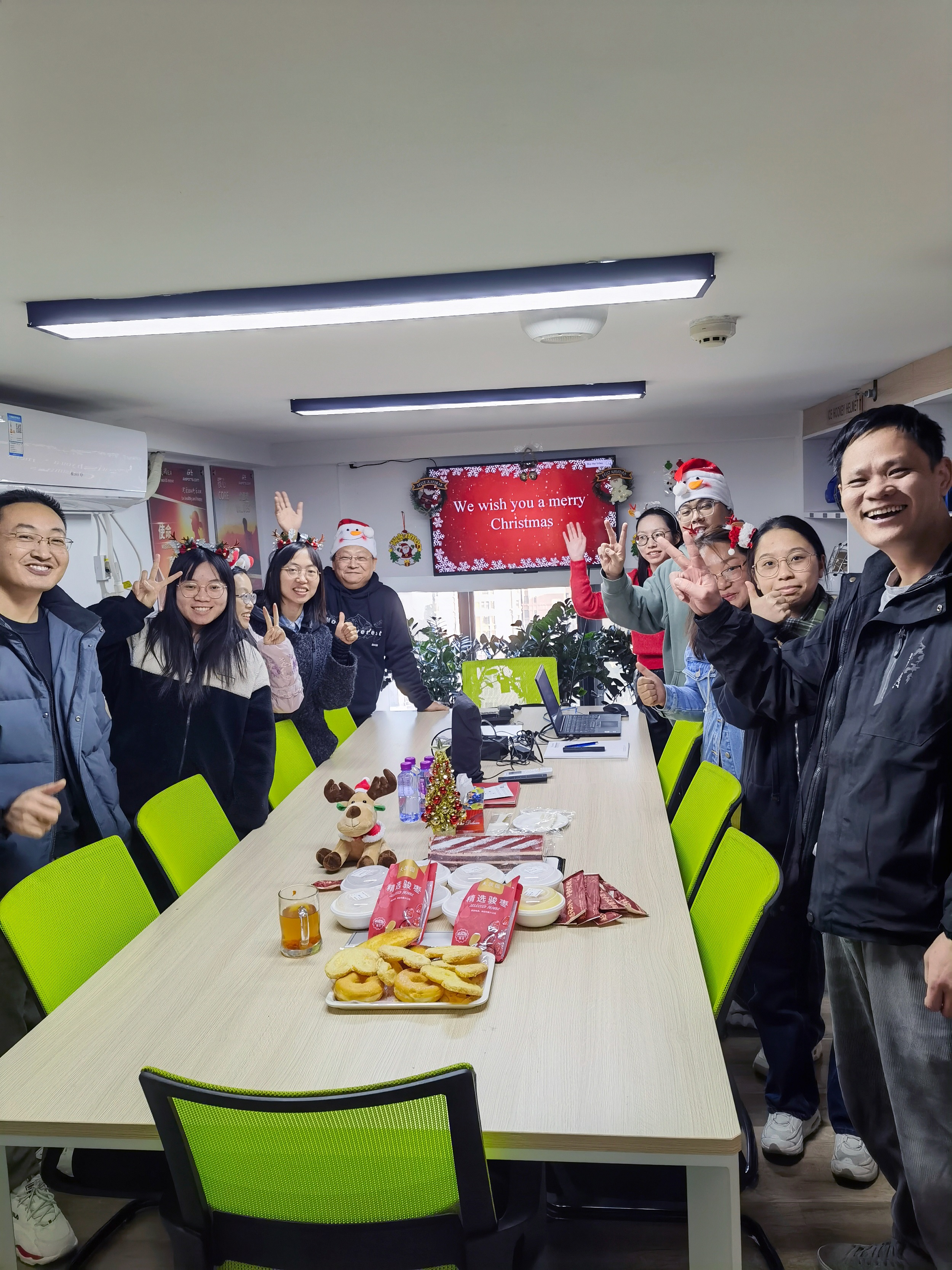 GY ile Neşeli Bir Noel Partisi - Hayatın Güzelliğini Birlikte Kucaklamak